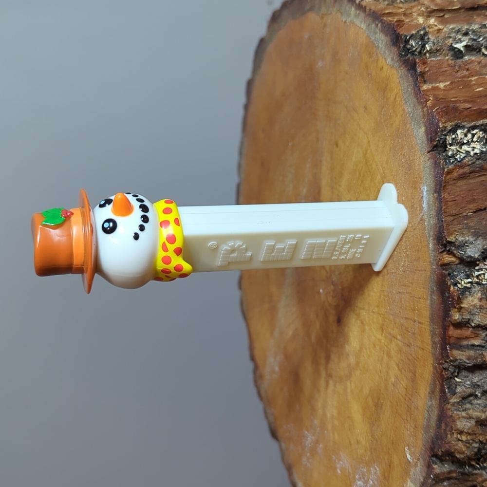 donated/LAST CHANCE-2002 Snowman Pez Dispenser